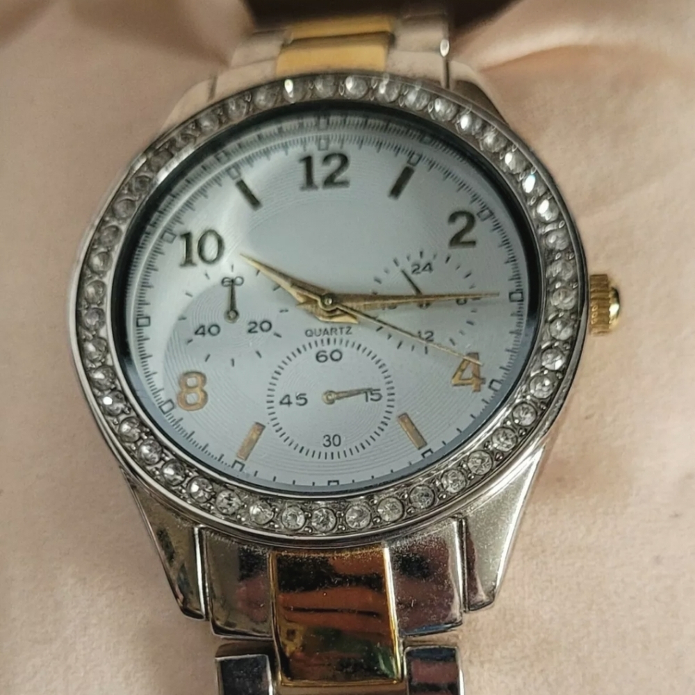 Quartz Stainless Steel SR626SW Wristwatch